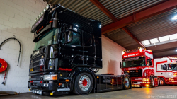 20251019-Tom-Holding-00112